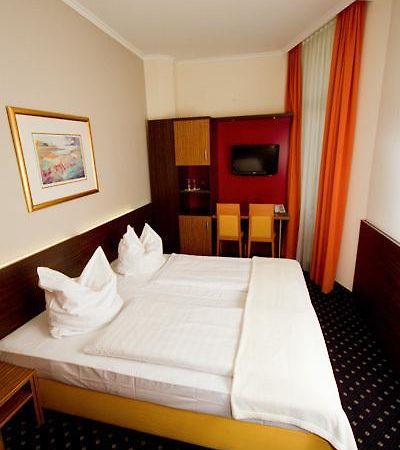 Hotel Tourist Frankfurt nad Menem Zewnętrze zdjęcie