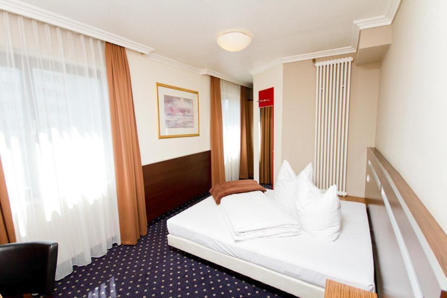 Hotel Tourist Frankfurt nad Menem Pokój zdjęcie