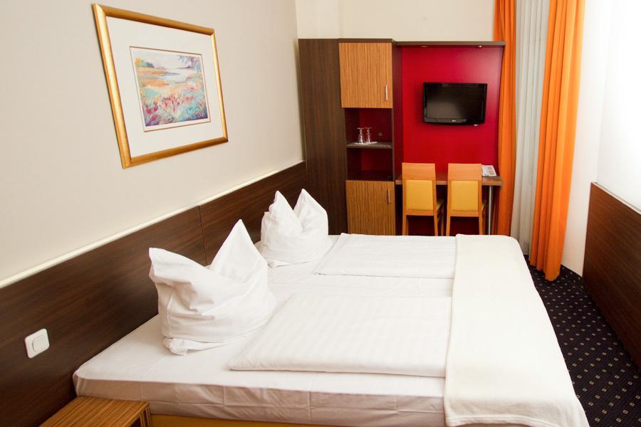 Hotel Tourist Frankfurt nad Menem Zewnętrze zdjęcie