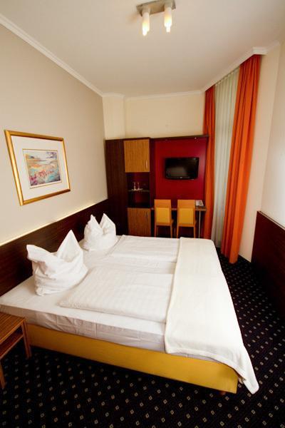 Hotel Tourist Frankfurt nad Menem Zewnętrze zdjęcie